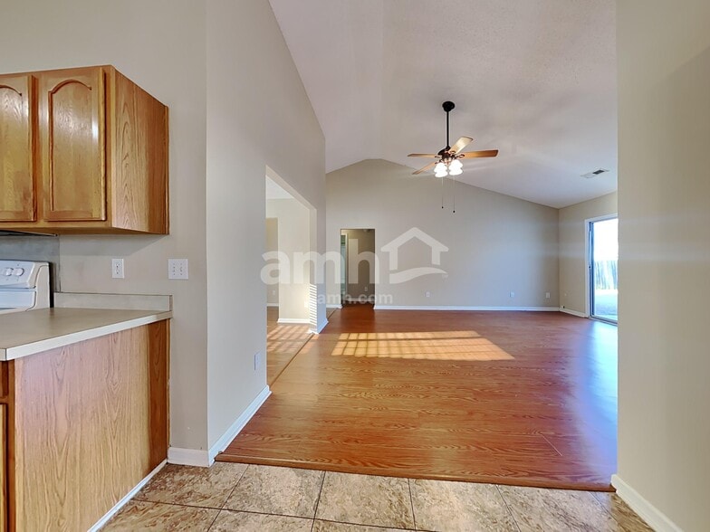 Building Photo - 5018 Thornton Dr