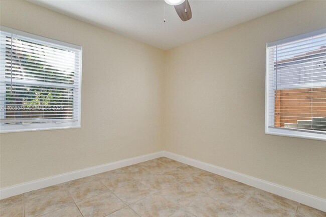 Building Photo - 1632 NW 6th Ave