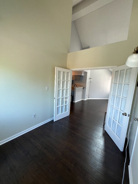 Building Photo - 1633 Carriage House Terrace