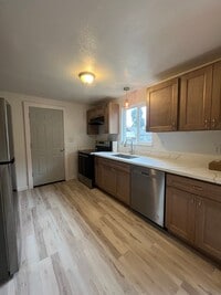 Building Photo - 2-Bedroom 1-Bathroom home close in Springfield