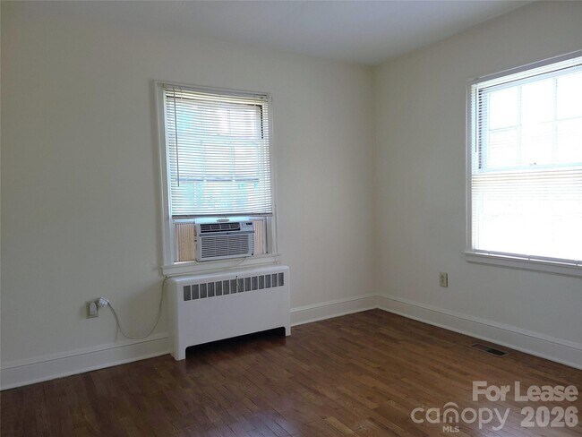 Building Photo - 523 Willoughby St