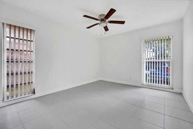 Building Photo - Beautiful Renovated 3/1