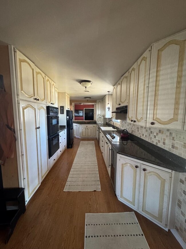 Building Photo - 822 Moose St