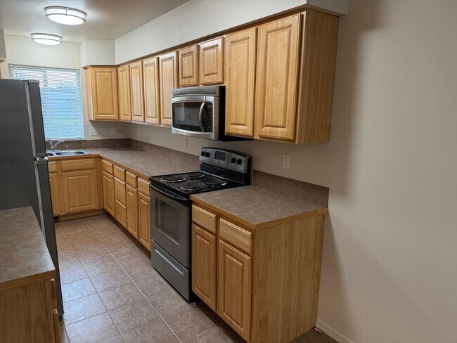 Building Photo - 1709 W Fern Dr
