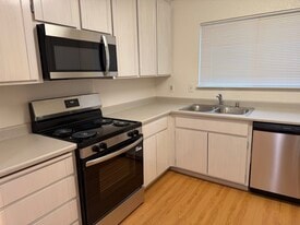 Building Photo - Parkwood Court Apartments