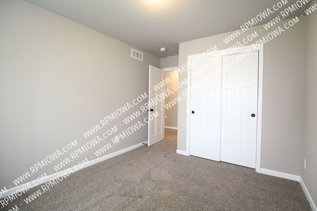 Building Photo - 4709 SW Logan St