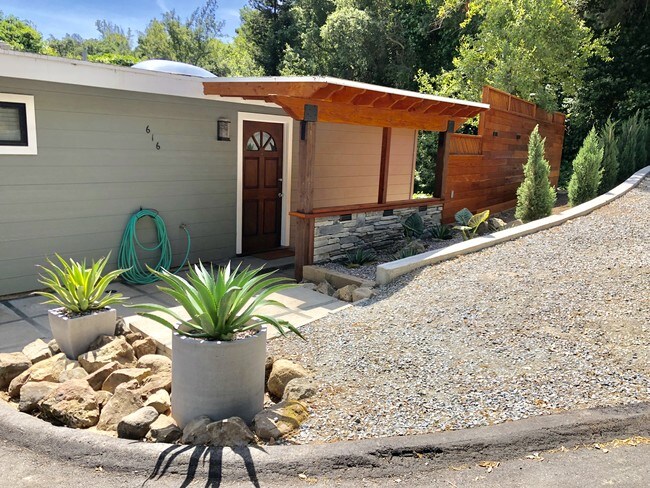 Front of the Home - 616 Fernwood Pacific Dr