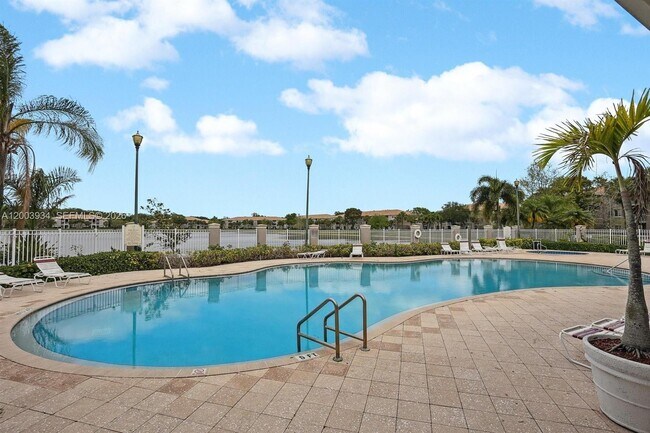 Building Photo - 5051 Wiles Rd