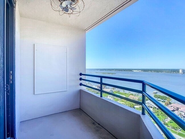 Building Photo - Stunning Penthouse Rental with Intracoasta...