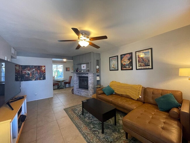 Building Photo - 843 E Butler Dr