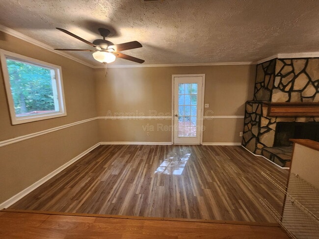 Building Photo - 3856 Cindy Dr
