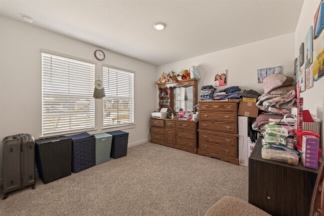 Building Photo - 1102 Rayburn Dr