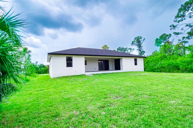 Building Photo - 15633 Lakeland Cir