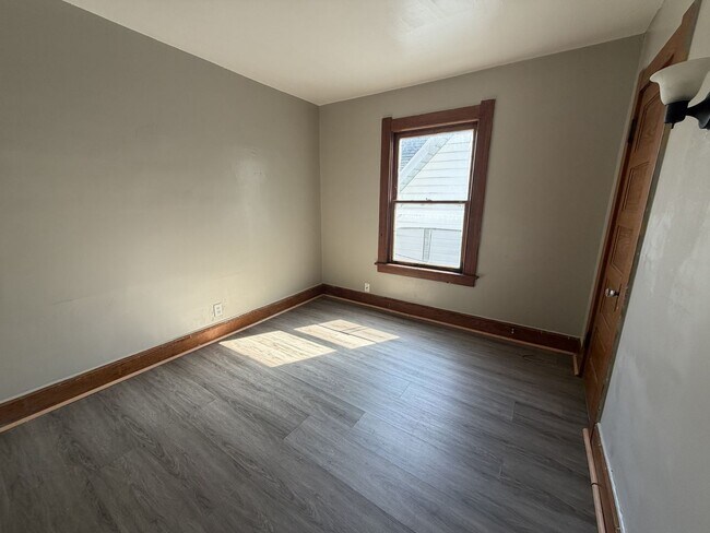 Building Photo - 3946 Burnham Ave