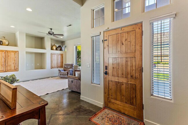 Building Photo - 3 bed 2 bath home!