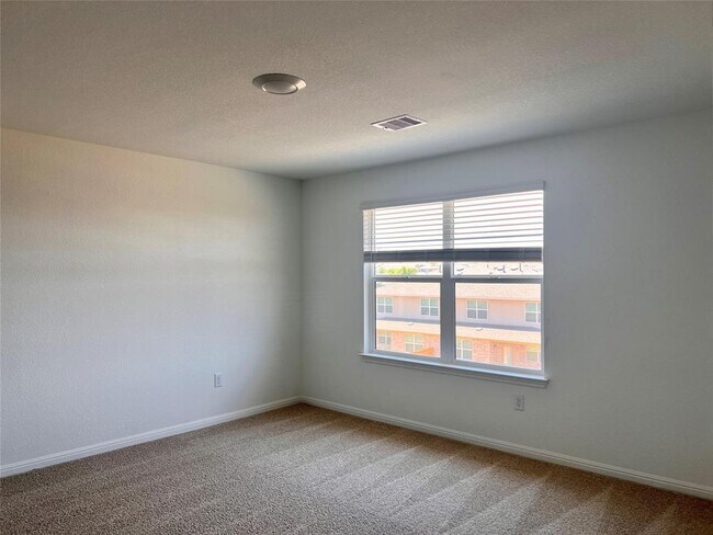Building Photo - 220 Saide St