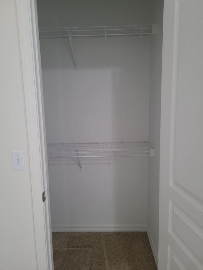 Building Photo - 1/2 OFF DECEMBER RENT - Garage & All Appliances