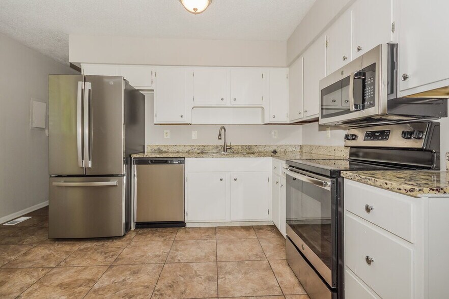 Building Photo - 4404 Mesa Ct