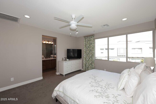 Building Photo - 7338 E Casitas Del Rio Dr