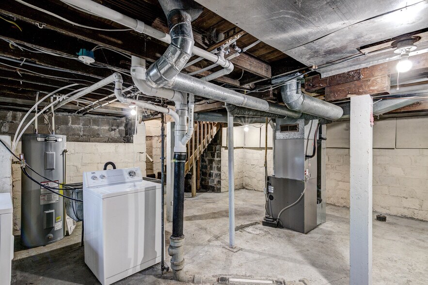 Building Photo - 616 Davis Ave