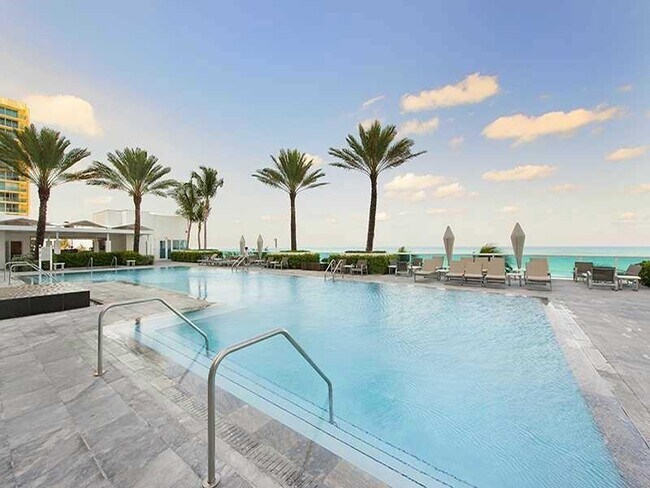 Building Photo - 2711 S Ocean Dr