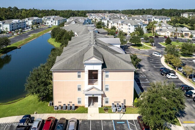 Building Photo - 8226 Green Parrot Rd