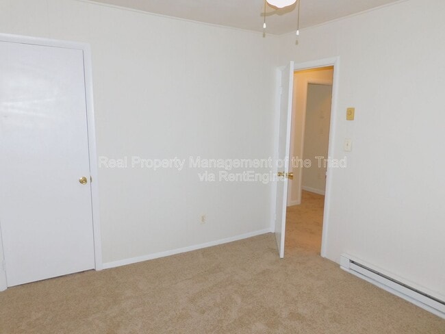 Building Photo - 2300 Willow Rd