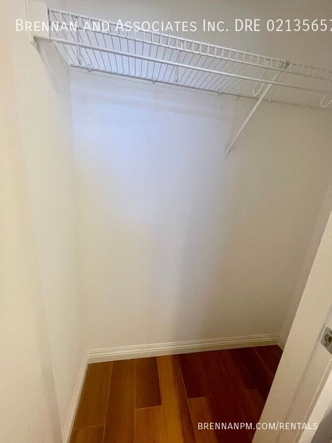 Building Photo - 1533 Applegate St