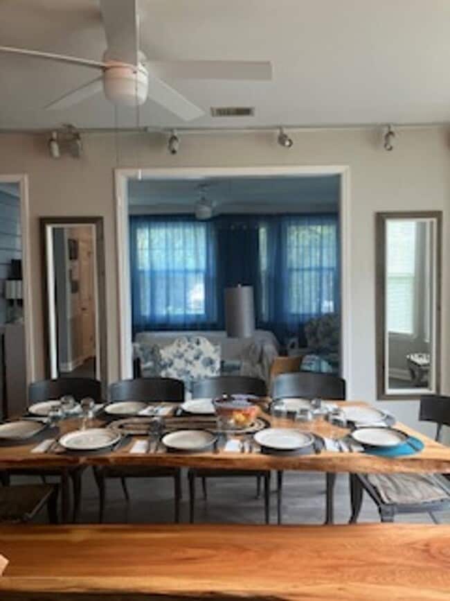 Building Photo - Fully Furnished: Stunning 3 - Bedroom 2.5 ...