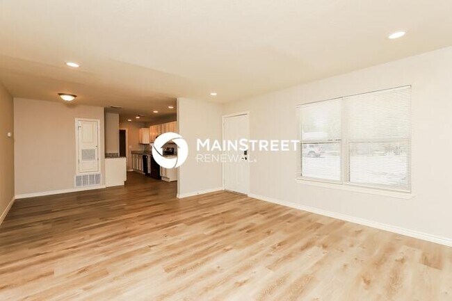 Building Photo - 4 Bedroom Pet-Friendly Home in San Antonio, TX with Main Street Renewal