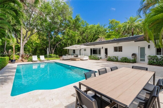 Building Photo - 1029 Mariposa Ave