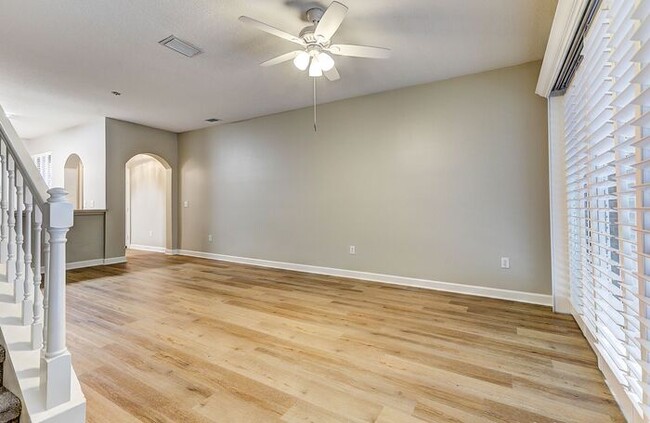 Building Photo - Spacious New Tampa 2 Bedroom, 2.5 Bath Tow...