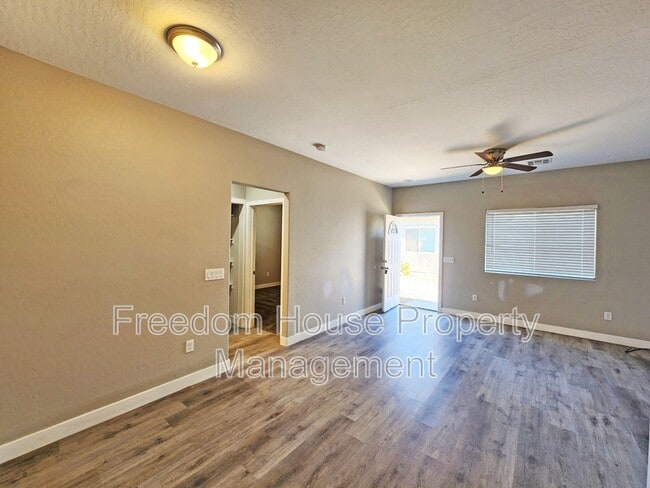 Building Photo - 1111 Sixshooter Ave