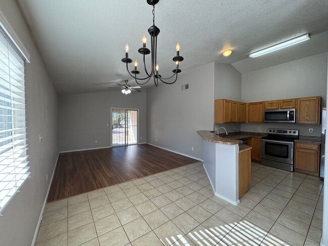 Building Photo - Great 4Bdm 2Ba Home, in a well desired loc...