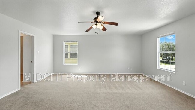 Building Photo - 209 Hinge Loop