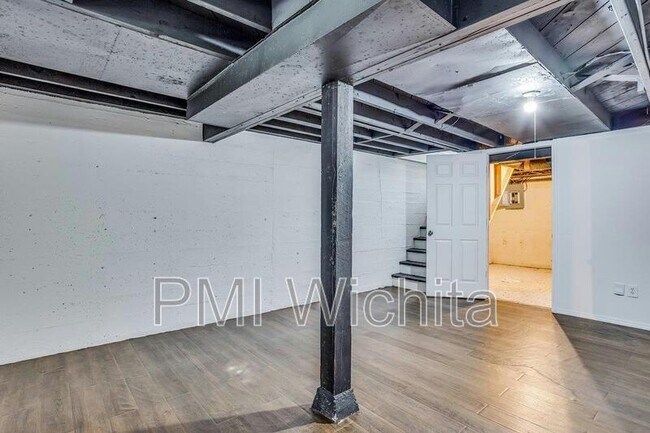 Building Photo - 6142 E Harry St