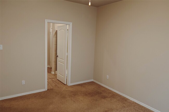 Building Photo - 10818 Catclaw Ct