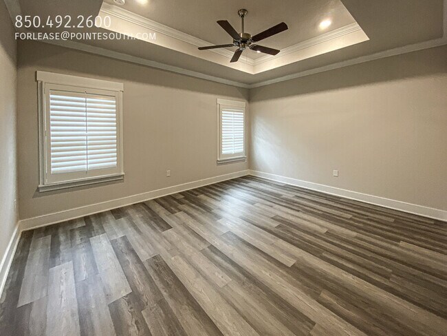 Building Photo - 10078 Lakeview Dr