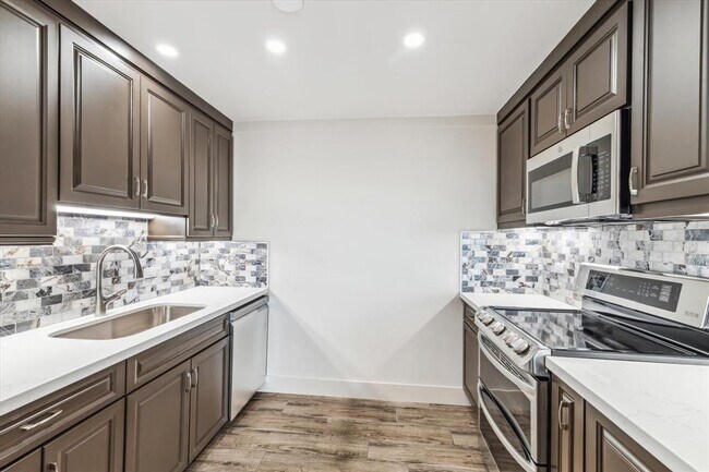 Building Photo - 2929 Buffalo Speedway