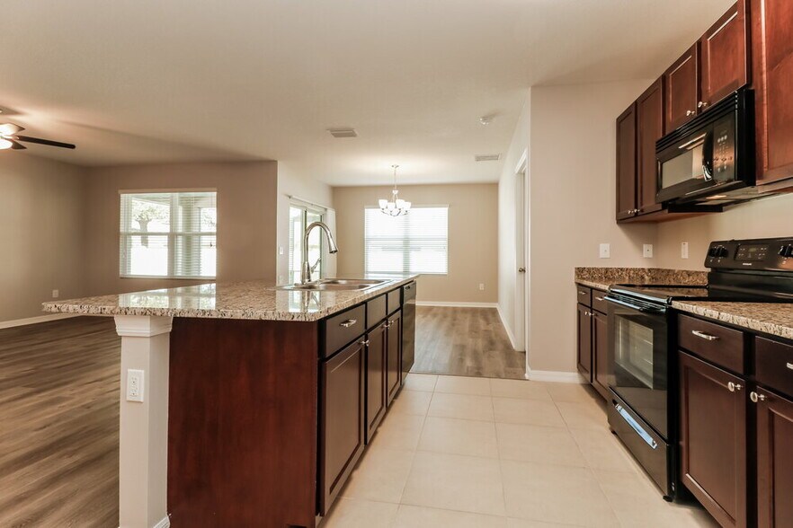 Building Photo - 3767 Bramblewood Loop