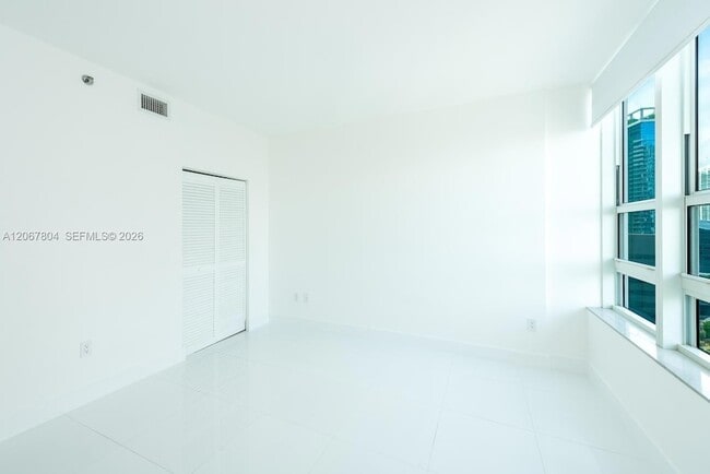 Building Photo - 950 Brickell Bay Dr