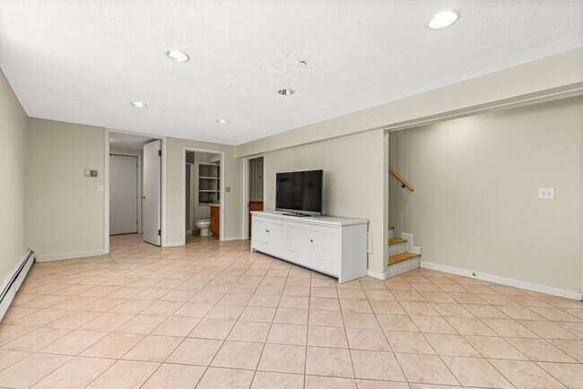 Building Photo - 181 Moss Hill Rd