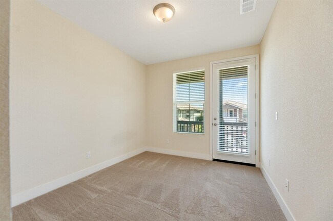 Building Photo - 199 Clover Meadows Cir