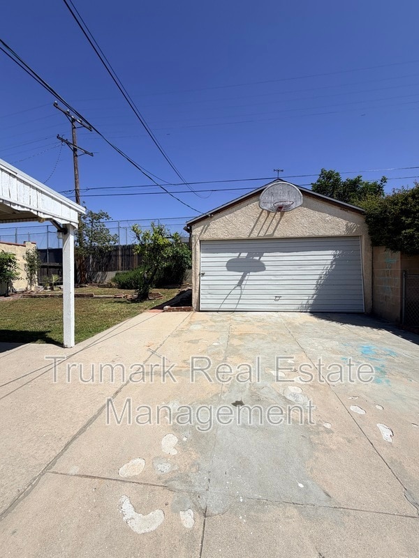 Building Photo - 729 South St