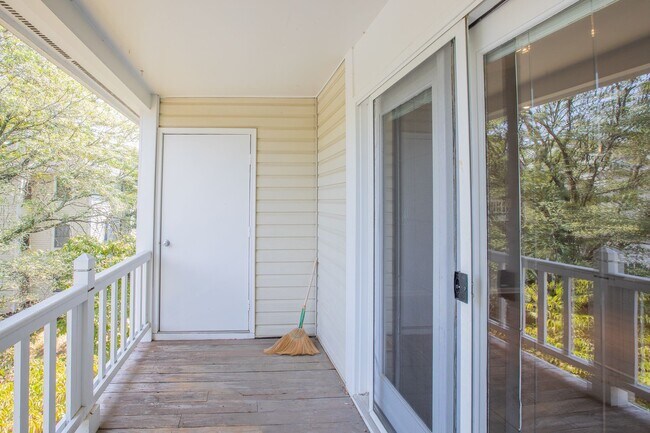 Building Photo - Lovely 2 BR/2 BA Condo in Germantown!
