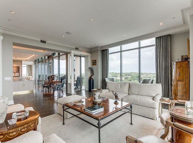 Building Photo - 4242 Broadway-227.1