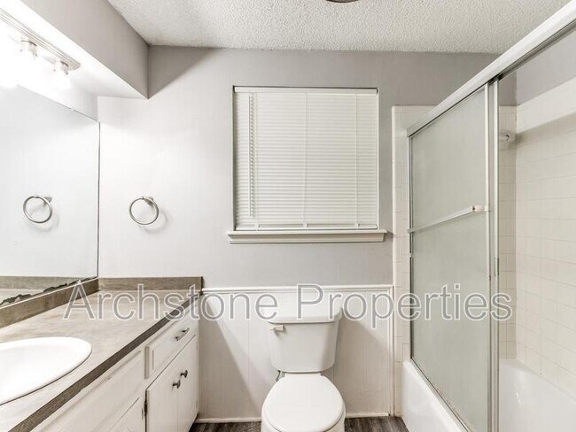 Building Photo - 2524 Boxwood Ave
