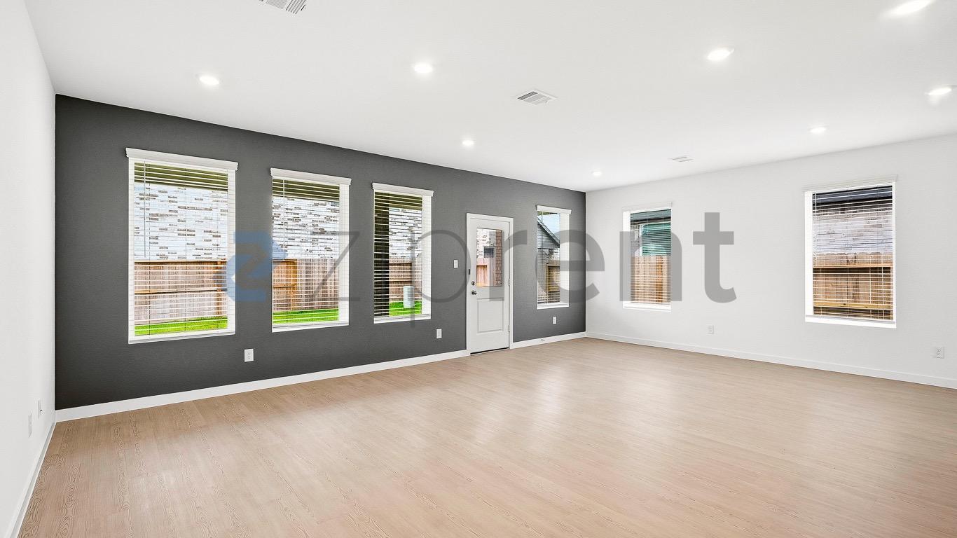 Building Photo - Unit