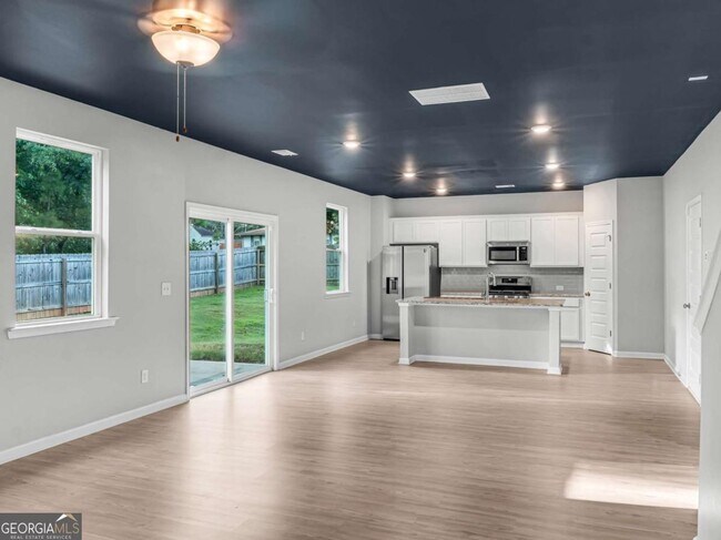 Building Photo - 2054 Maplewood Way