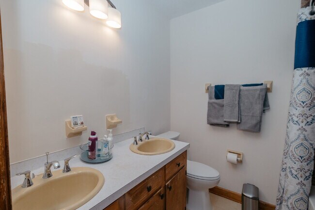 Building Photo - Fully Furnished Charleston Rental Near Folly Beach – Utilities Included | $3,100/Month